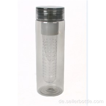 750 ml Wasserflasche mit dunklem Fruchtaufguss